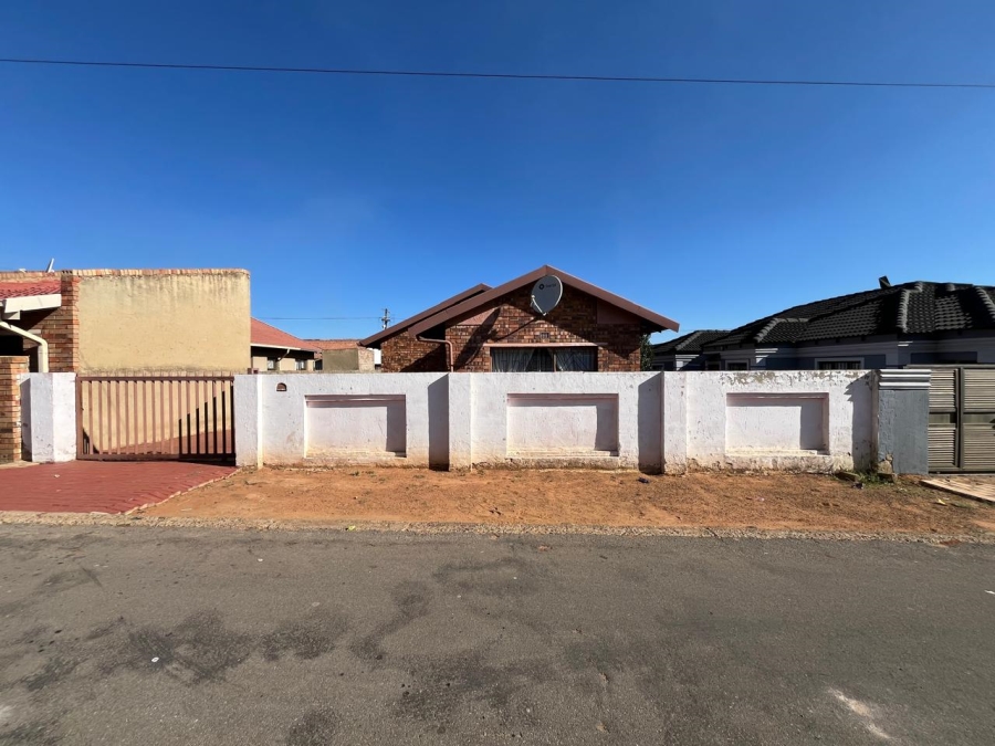 3 Bedroom Property for Sale in Mohlakeng Gauteng