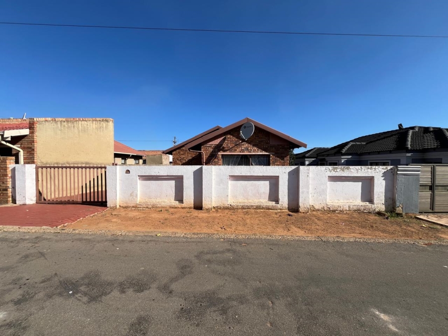 3 Bedroom Property for Sale in Mohlakeng Gauteng