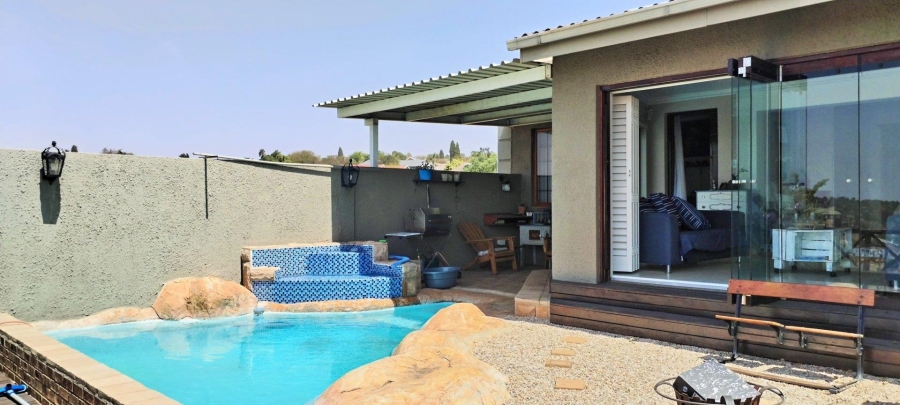 2 Bedroom Property for Sale in Rant En Dal Gauteng