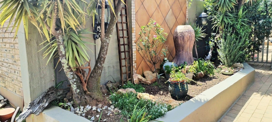2 Bedroom Property for Sale in Rant En Dal Gauteng