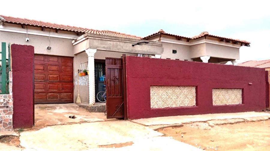 3 Bedroom Property for Sale in Mohlakeng Gauteng