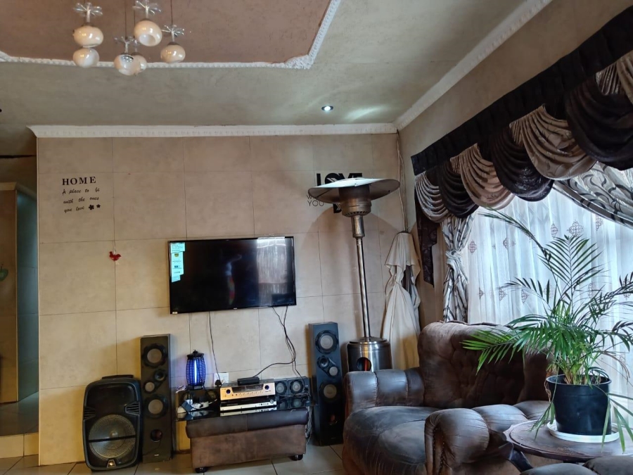 3 Bedroom Property for Sale in Mohlakeng Gauteng
