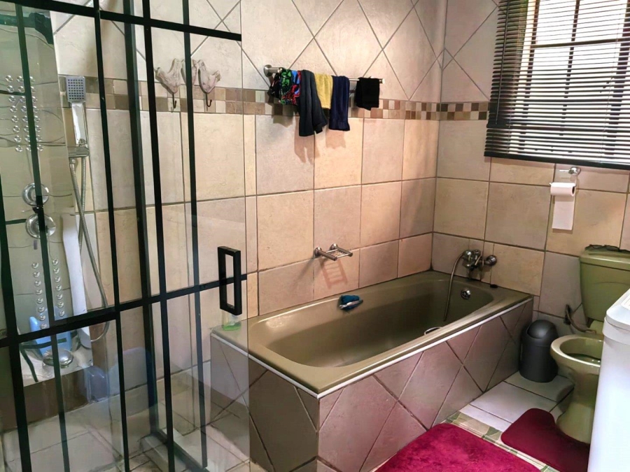 3 Bedroom Property for Sale in Mohlakeng Gauteng