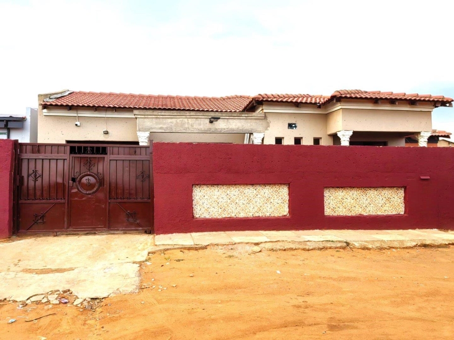 3 Bedroom Property for Sale in Mohlakeng Gauteng