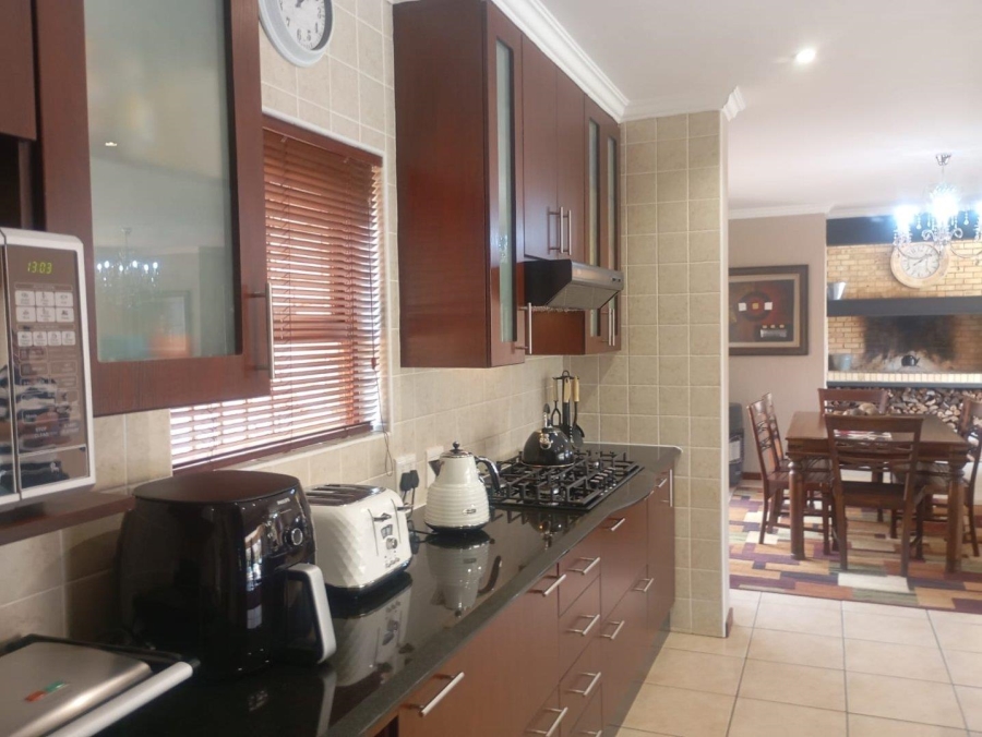 5 Bedroom Property for Sale in Chancliff Ridge Gauteng