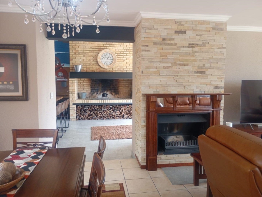 5 Bedroom Property for Sale in Chancliff Ridge Gauteng