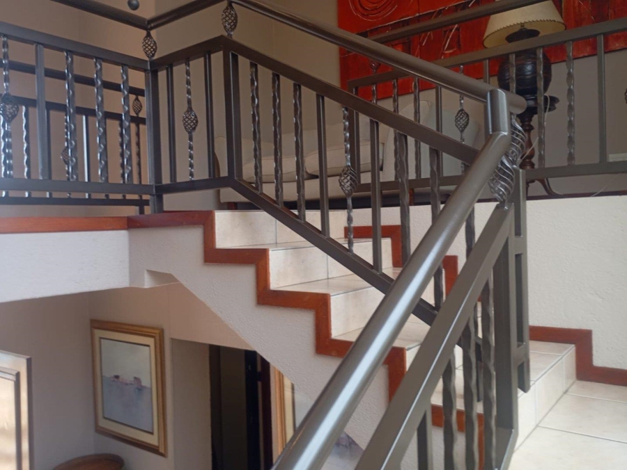 5 Bedroom Property for Sale in Chancliff Ridge Gauteng
