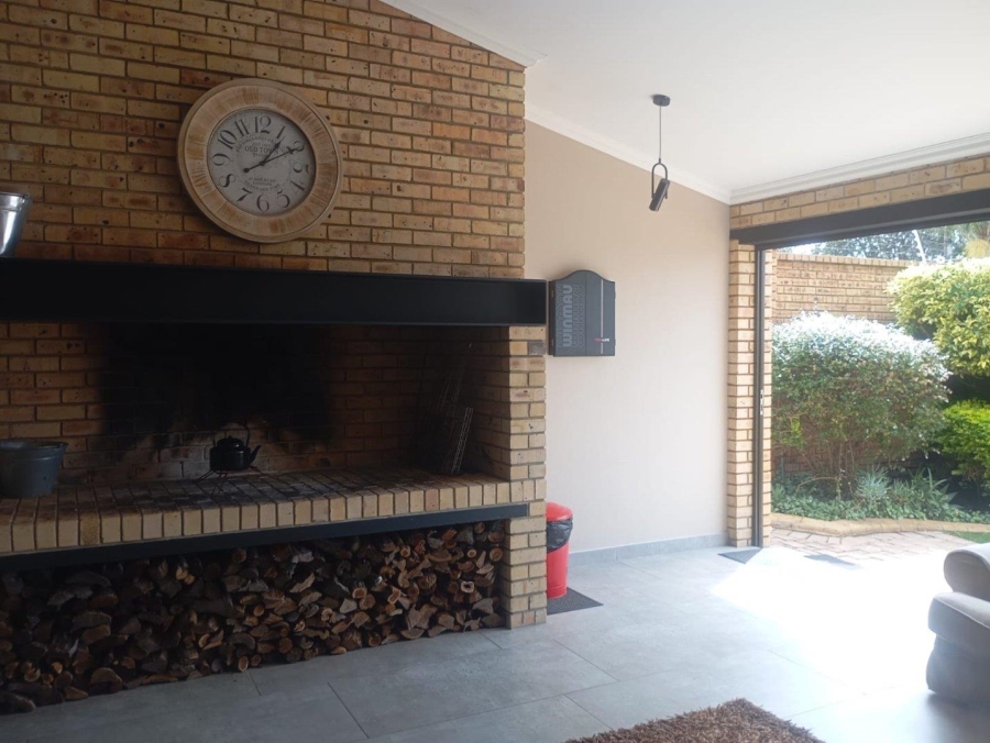 5 Bedroom Property for Sale in Chancliff Ridge Gauteng