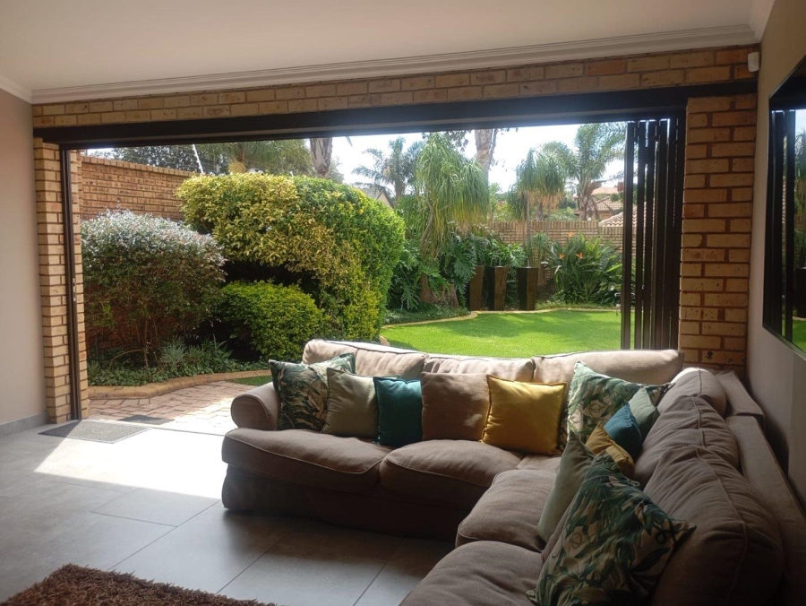 5 Bedroom Property for Sale in Chancliff Ridge Gauteng