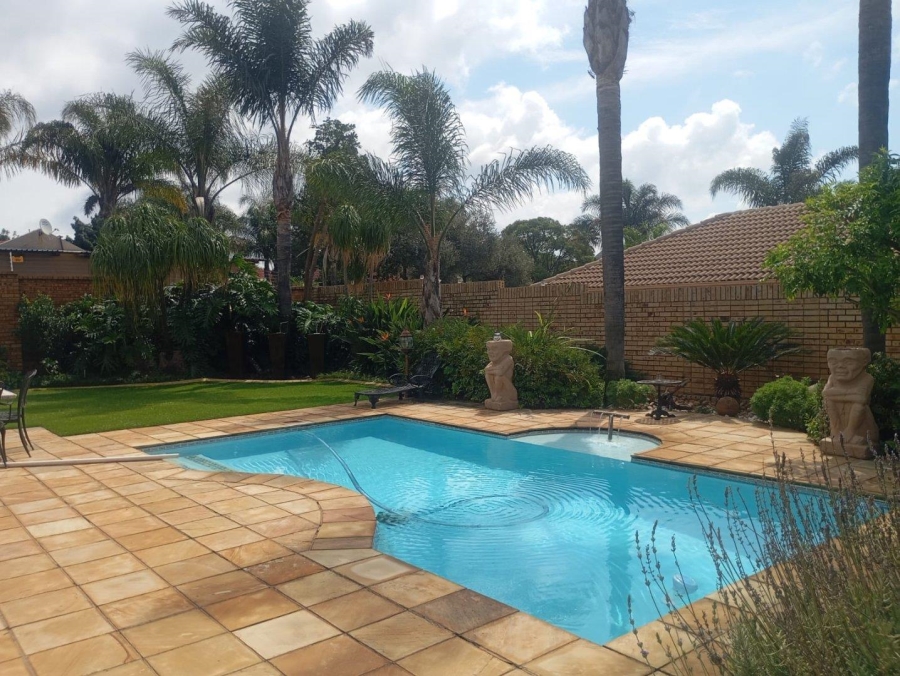 5 Bedroom Property for Sale in Chancliff Ridge Gauteng