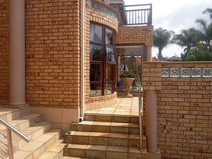 5 Bedroom Property for Sale in Chancliff Ridge Gauteng