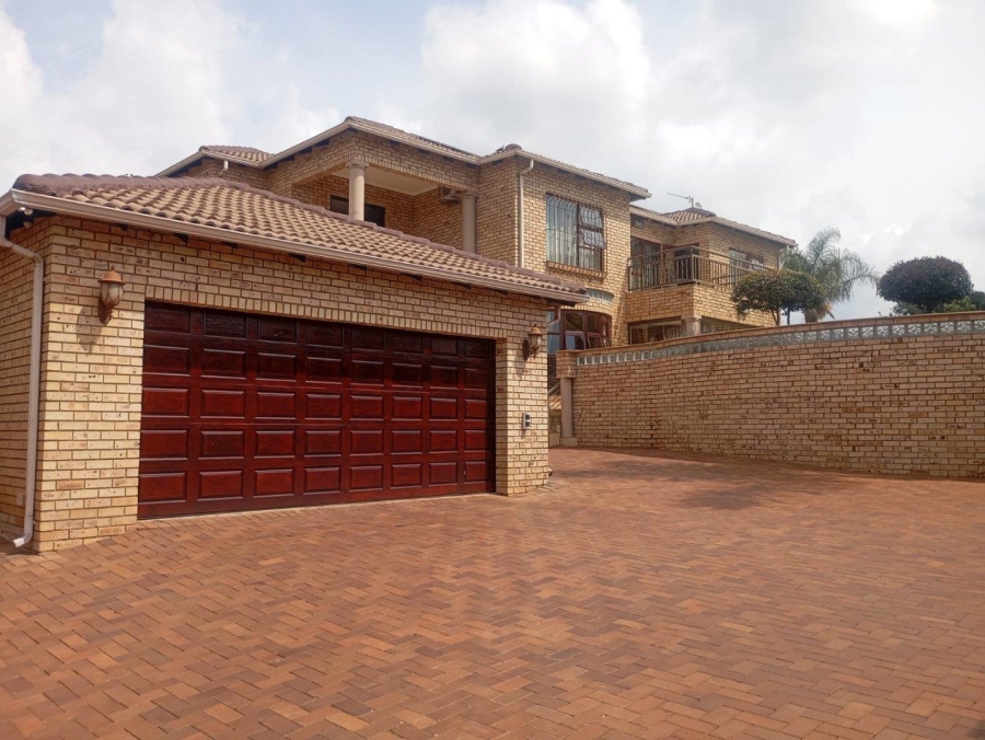 5 Bedroom Property for Sale in Chancliff Ridge Gauteng