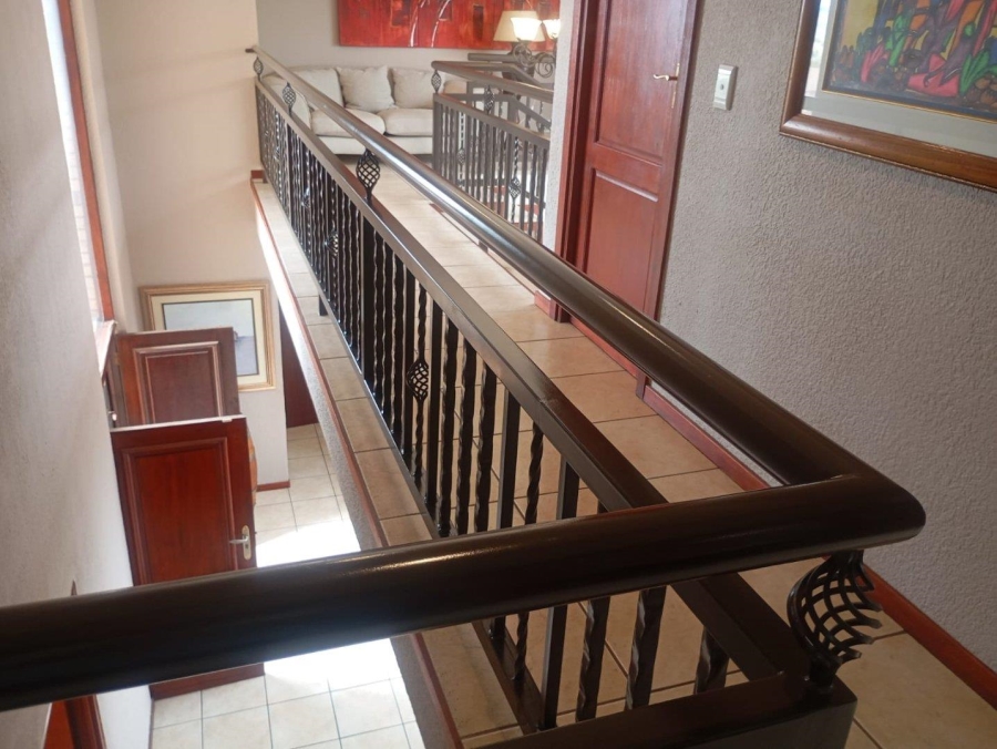 5 Bedroom Property for Sale in Chancliff Ridge Gauteng