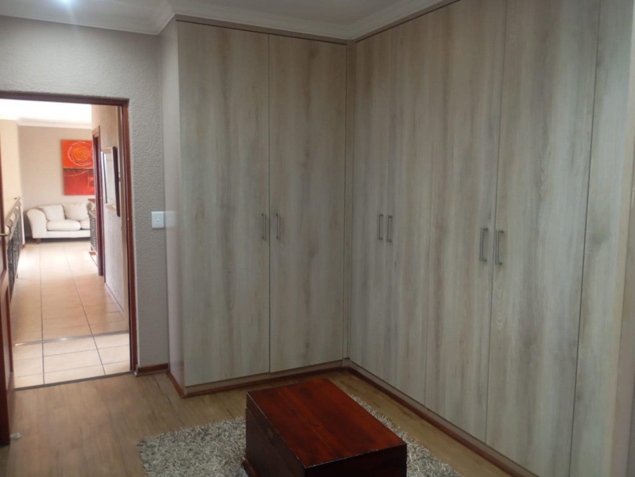 5 Bedroom Property for Sale in Chancliff Ridge Gauteng