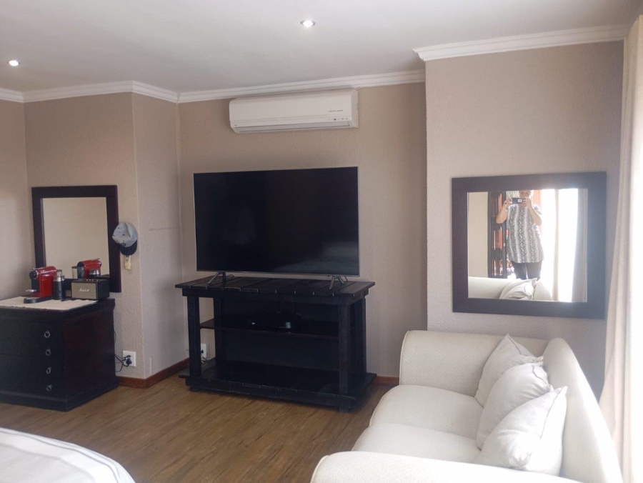5 Bedroom Property for Sale in Chancliff Ridge Gauteng