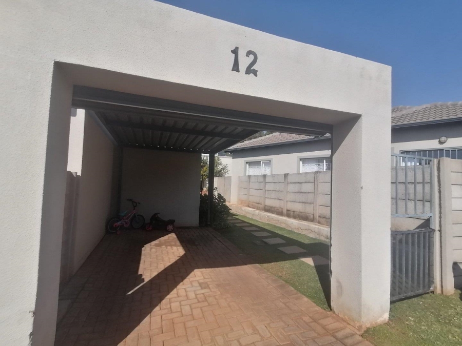 2 Bedroom Property for Sale in Amorosa Gauteng