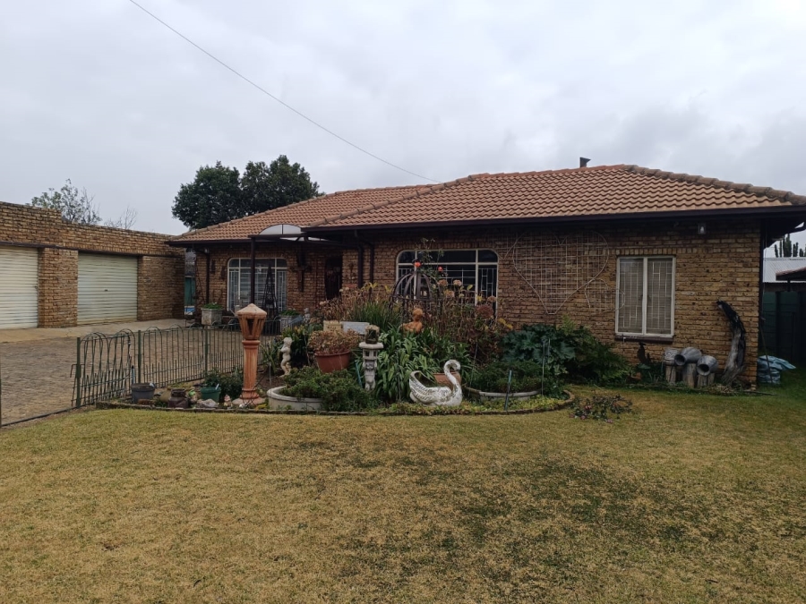 3 Bedroom Property for Sale in Helikonpark Gauteng