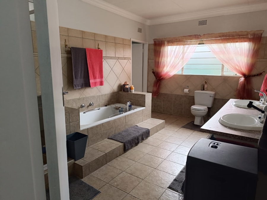 3 Bedroom Property for Sale in Helikonpark Gauteng