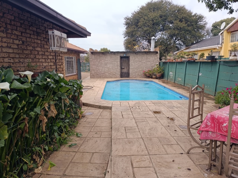 3 Bedroom Property for Sale in Helikonpark Gauteng