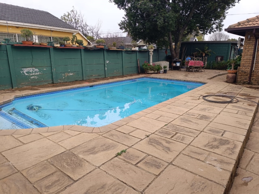 3 Bedroom Property for Sale in Helikonpark Gauteng