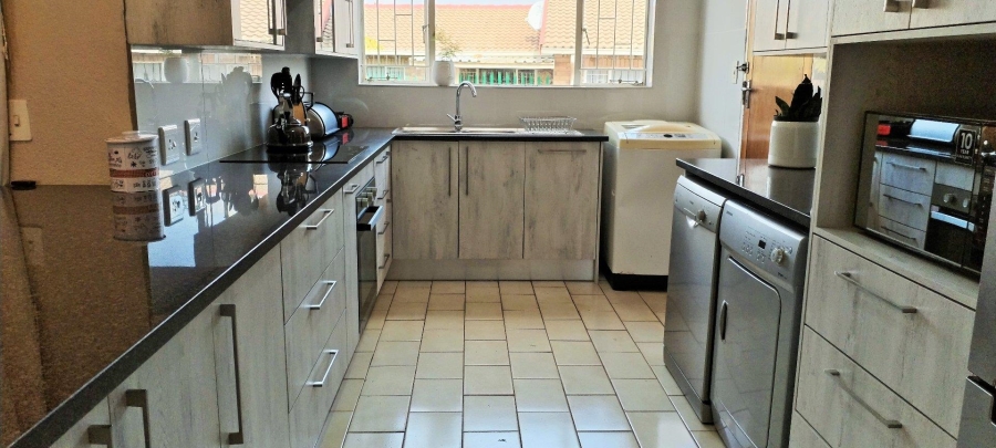 3 Bedroom Property for Sale in Rant En Dal Gauteng