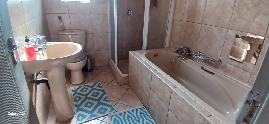 2 Bedroom Property for Sale in Eike Park Gauteng