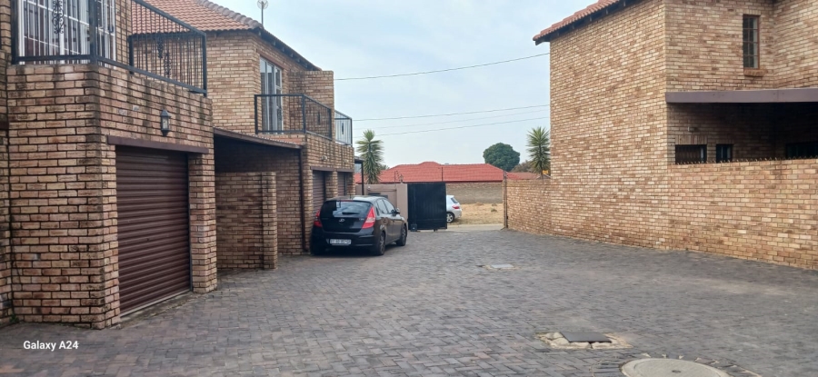 2 Bedroom Property for Sale in Eike Park Gauteng