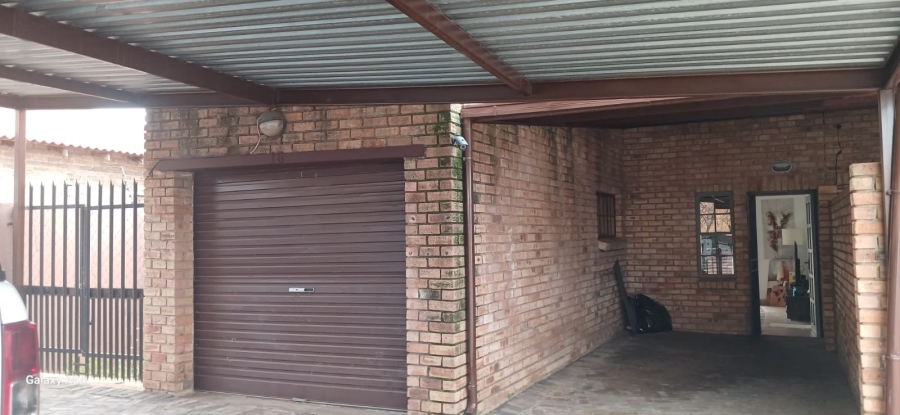 2 Bedroom Property for Sale in Eike Park Gauteng