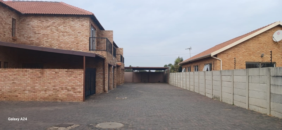2 Bedroom Property for Sale in Eike Park Gauteng