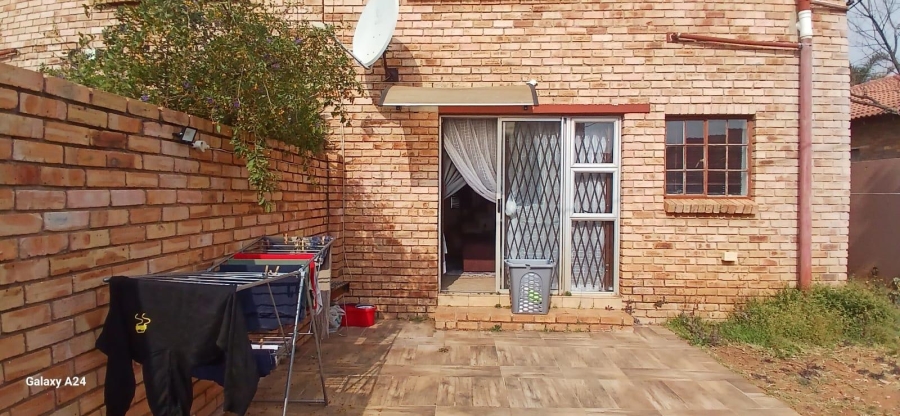 2 Bedroom Property for Sale in Eike Park Gauteng