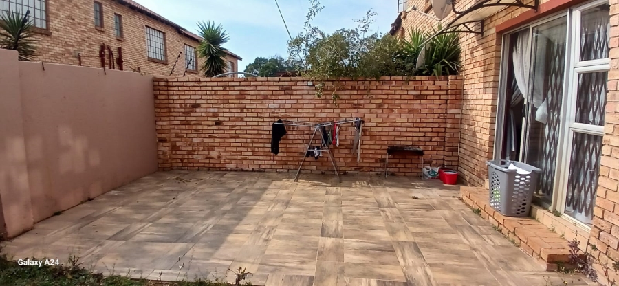 2 Bedroom Property for Sale in Eike Park Gauteng