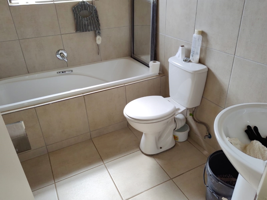 3 Bedroom Property for Sale in Azaadville Gardens Gauteng