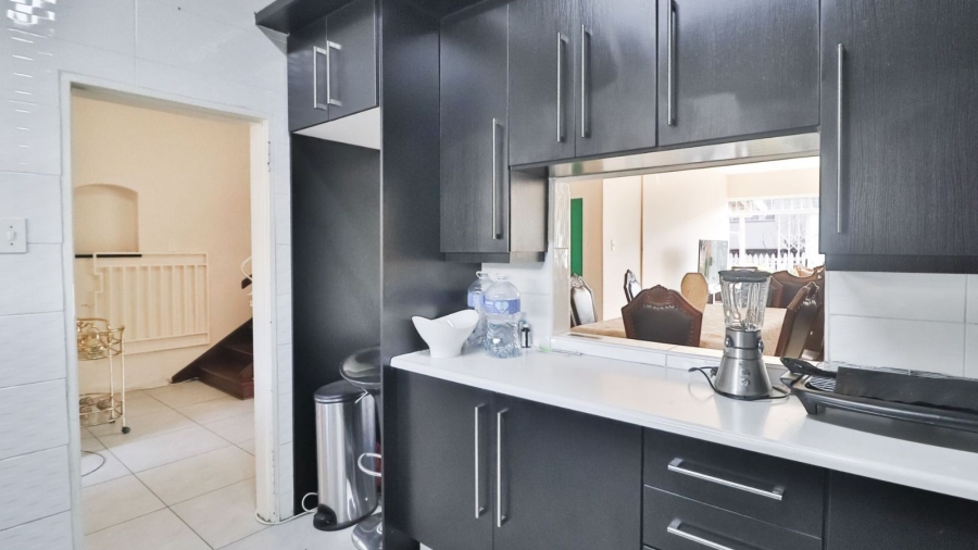 3 Bedroom Property for Sale in Highlands North Gauteng
