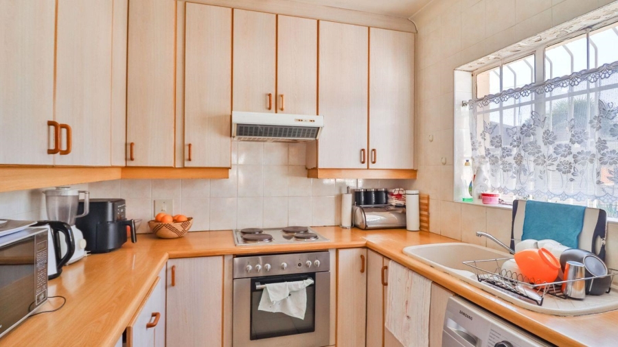 3 Bedroom Property for Sale in Edenvale Central Gauteng