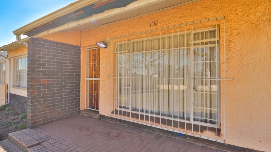 3 Bedroom Property for Sale in Edenvale Central Gauteng