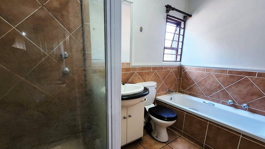 To Let 1 Bedroom Property for Rent in Waverley Gauteng