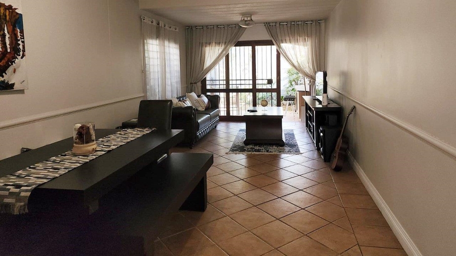 To Let 1 Bedroom Property for Rent in Waverley Gauteng