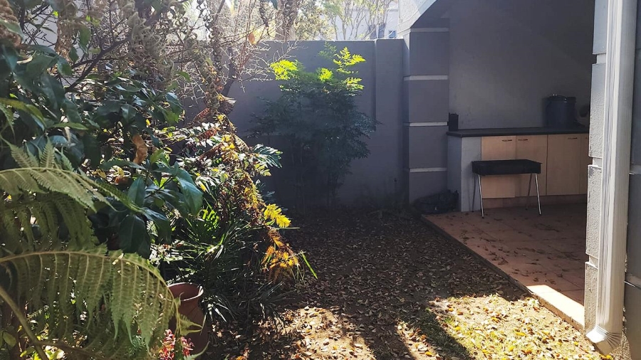 To Let 1 Bedroom Property for Rent in Waverley Gauteng