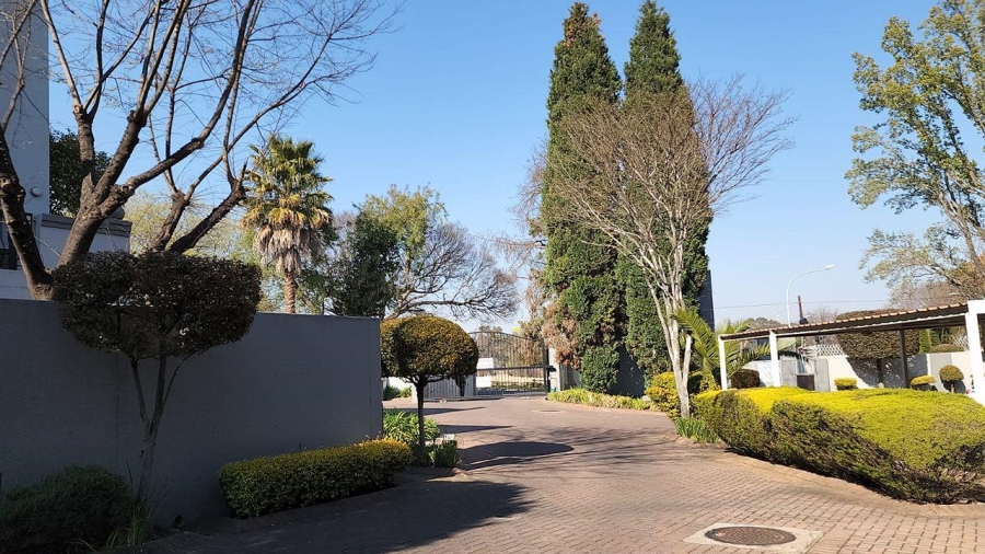 To Let 1 Bedroom Property for Rent in Waverley Gauteng