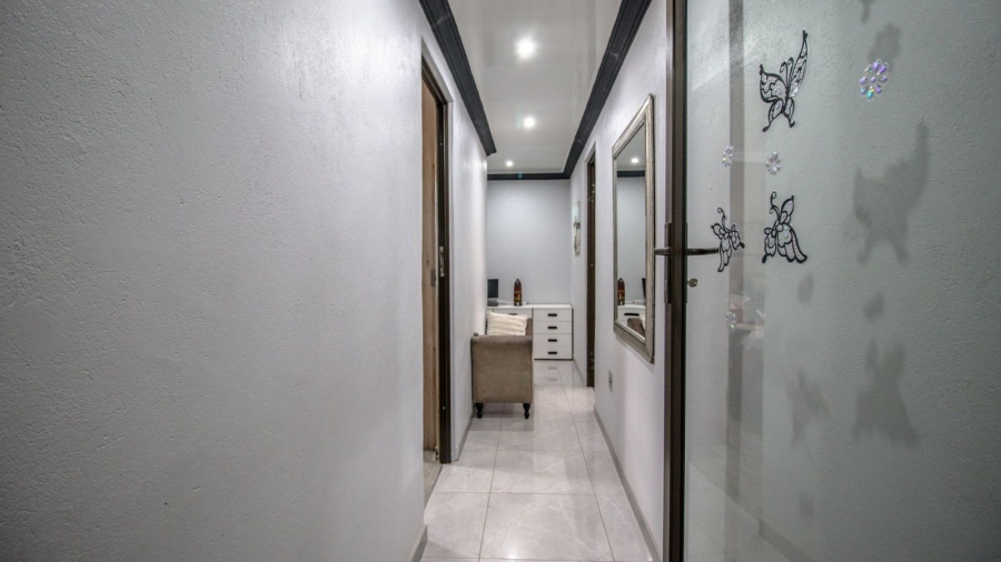3 Bedroom Property for Sale in Denneoord Gauteng