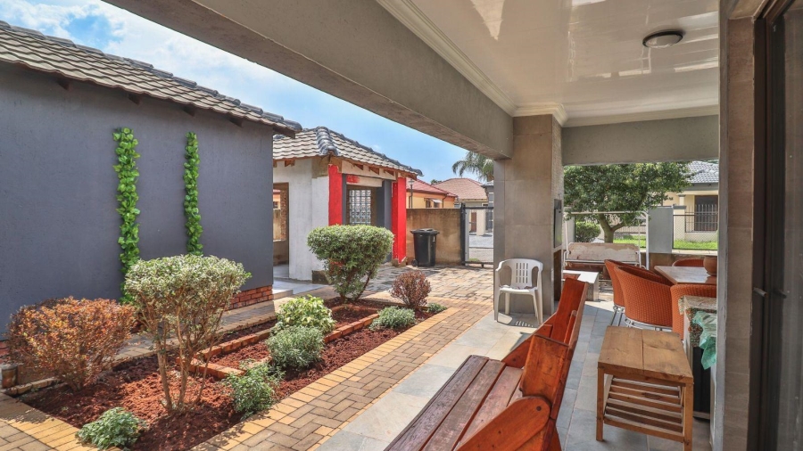 3 Bedroom Property for Sale in Denneoord Gauteng