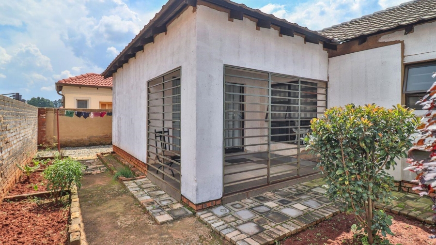 3 Bedroom Property for Sale in Denneoord Gauteng