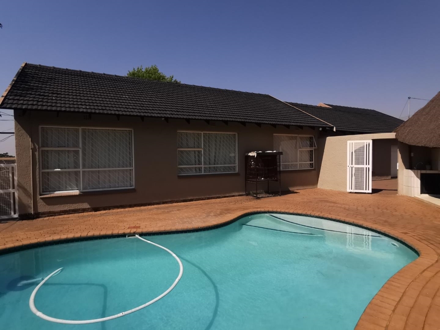 3 Bedroom Property for Sale in Symhurst Gauteng