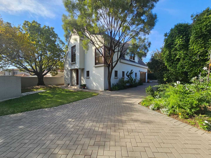 To Let 4 Bedroom Property for Rent in Bryanston Gauteng