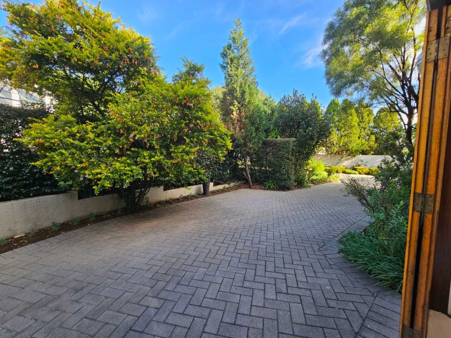 To Let 4 Bedroom Property for Rent in Bryanston Gauteng