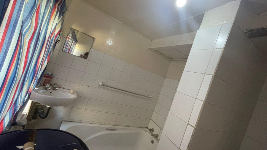 To Let 2 Bedroom Property for Rent in Brixton Gauteng
