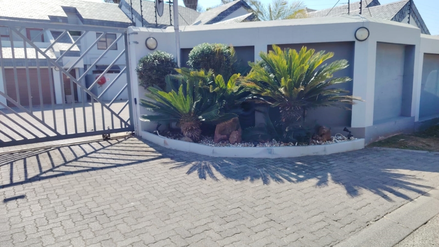 To Let 2 Bedroom Property for Rent in Lakefield Gauteng
