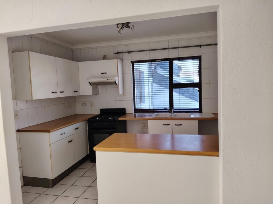 To Let 2 Bedroom Property for Rent in Lakefield Gauteng