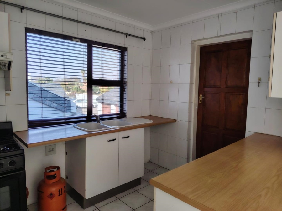 To Let 2 Bedroom Property for Rent in Lakefield Gauteng