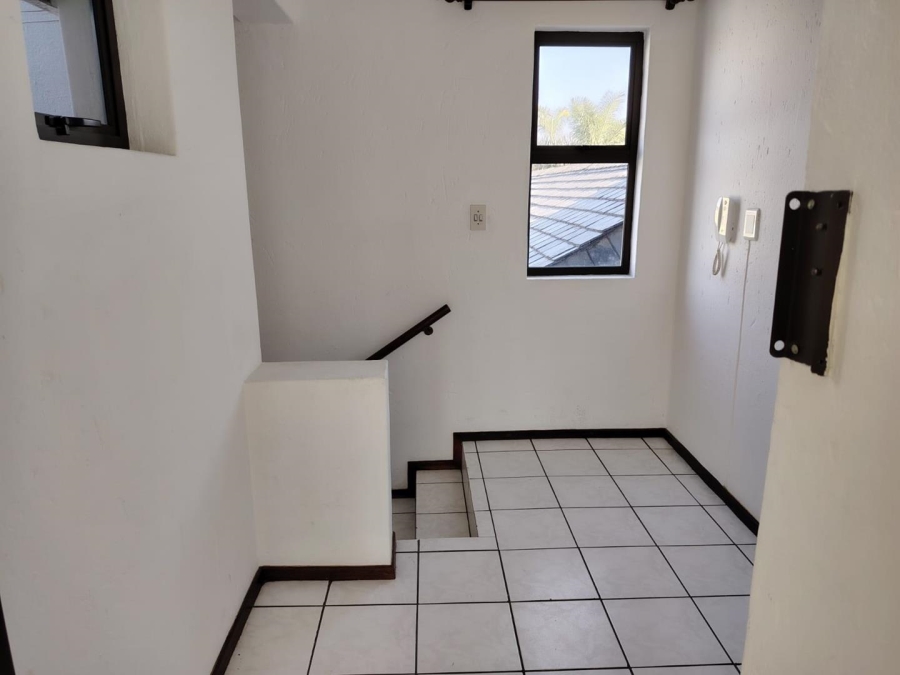 To Let 2 Bedroom Property for Rent in Lakefield Gauteng